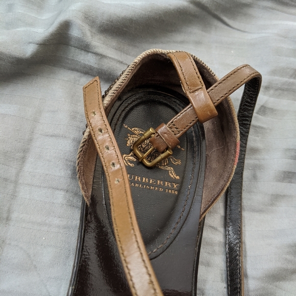 Burberry Sandals - Picture 5 of 9